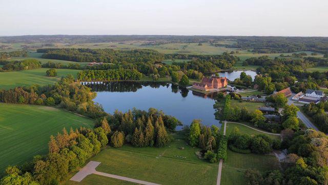 Luftbillede af Gisselfeld Kloster og området omkring